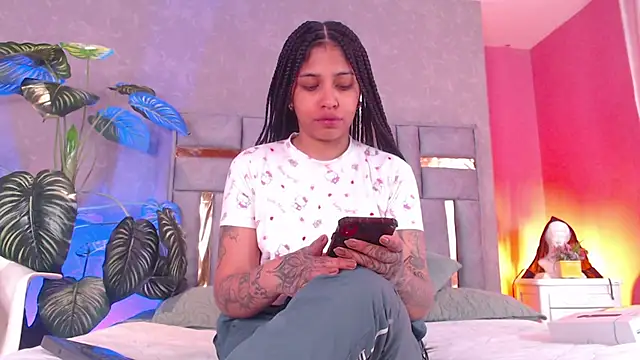 Snapshot of JuliaRose_ks chatting on 10.16.25 JuliaRose ks online show from 10.16.25