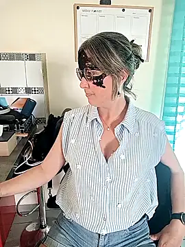 Rose Libertine online show from 04.20.26