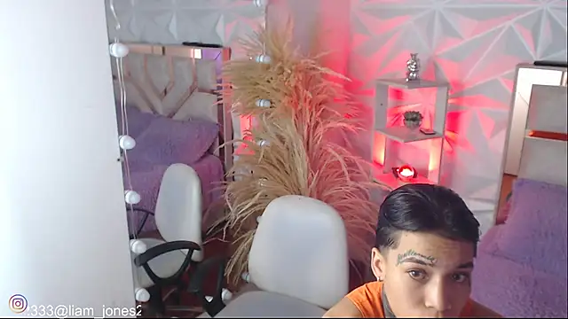 Jonesliam23 online show from 10.23.25