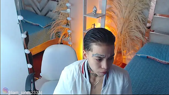 Jonesliam23 online show from 11.21.25