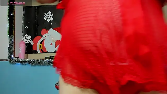 Snapshot of isaReyes chatting on 12.17.24 isaReyes online show from 12.17.24