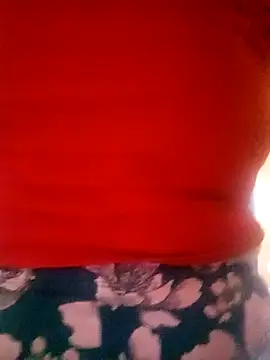 Snapshot of isaReyes chatting on 10.12.25 isaReyes online show from 10.12.25