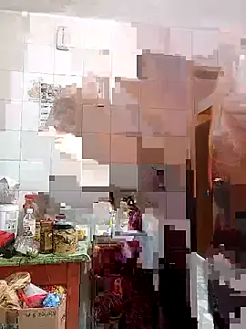 Snapshot of isaReyes chatting on 10.14.25 isaReyes online show from 10.14.25