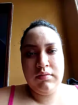 Snapshot of isaReyes chatting on 10.20.25 isaReyes online show from 10.20.25