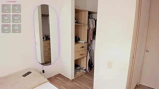 Snapshot of rose_scottt chatting on 10.15.25 rose scottt online show from 10.15.25