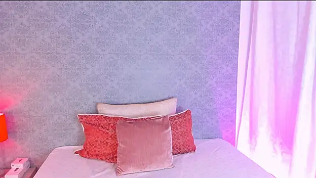 Snapshot of CatrinaRossi chatting on 01.18.25 CatrinaRossi online show from 01.18.25