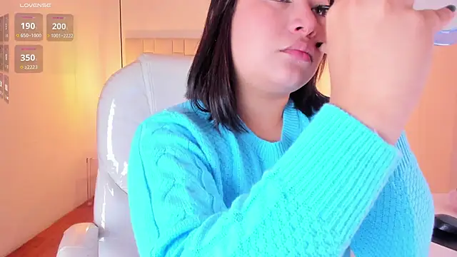 Snapshot of HannaKarson chatting on 12.14.24 HannaKarson online show from 12.14.24