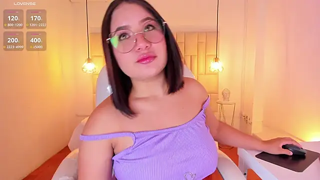 Snapshot of HannaKarson chatting on 01.08.25 HannaKarson online show from 01.08.25