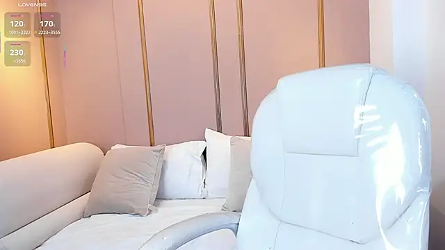 Snapshot of HannaKarson chatting on 10.15.25 HannaKarson online show from 10.15.25