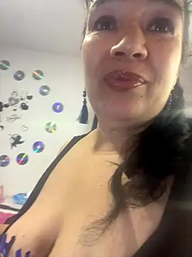 Snapshot of Sweeetness_Milf chatting on 10.26.25 Sweeetness Milf online show from 10.26.25