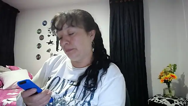 Snapshot of Sweeetness_Milf chatting on 11.07.25 Sweeetness Milf online show from 11.07.25