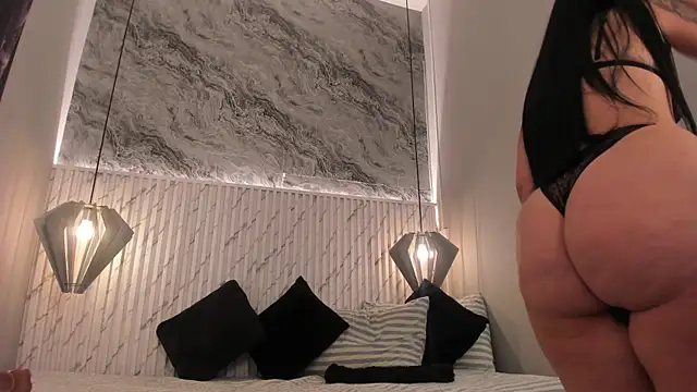 Danna Martinez  online show from 01.15.25