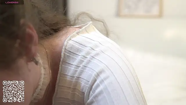 Snapshot of RenetTolken chatting on 03.22.25 RenetTolken online show from 03.22.25