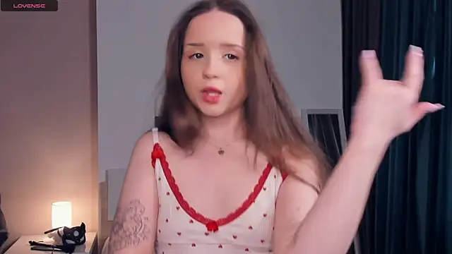 Snapshot of RenetTolken chatting on 10.03.25 RenetTolken online show from 10.03.25