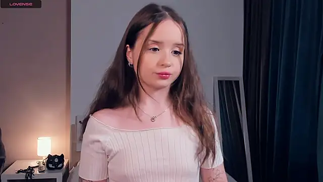 Snapshot of RenetTolken chatting on 10.08.25 RenetTolken online show from 10.08.25