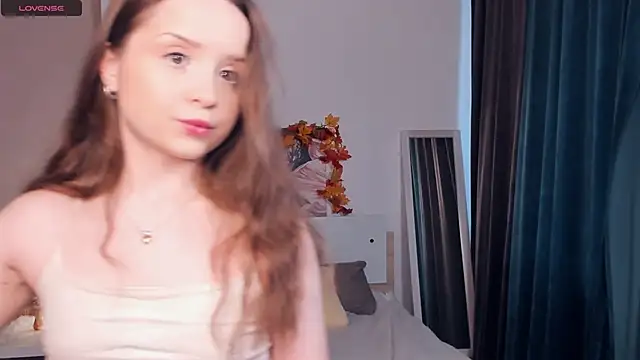 Snapshot of RenetTolken chatting on 10.16.25 RenetTolken online show from 10.16.25