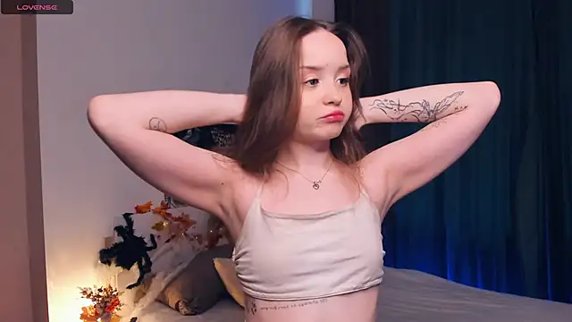 Snapshot of RenetTolken chatting on 10.30.25 RenetTolken online show from 10.30.25