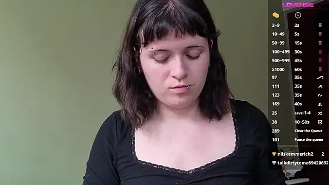 Snapshot of NEXT_DOOR_GIRL_ chatting on 06.17.26 NEXT DOOR GIRL online show from 06.17.26