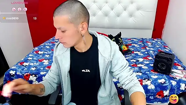  snopyy  online show from 01.21.25