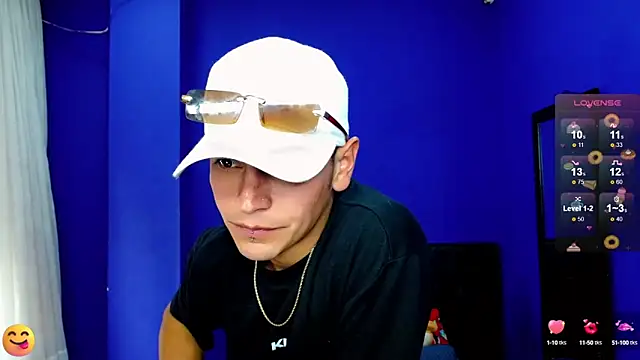  snopyy  online show from 02.04.25