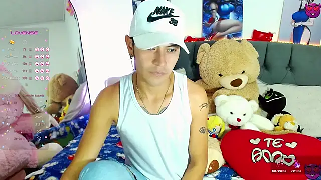  snopyy  online show from 02.26.25