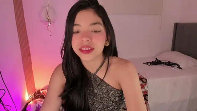 Snapshot of meganrossee69 chatting on 05.25.26 meganrossee69 online show from 05.25.26