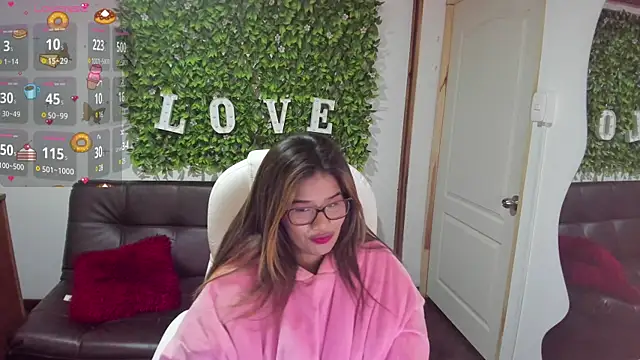 Snapshot of Enma__clark chatting on 12.04.24 Enma clark online show from 12.04.24