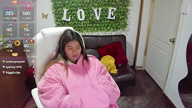 Snapshot of Enma__clark chatting on 12.20.24 Enma clark online show from 12.20.24