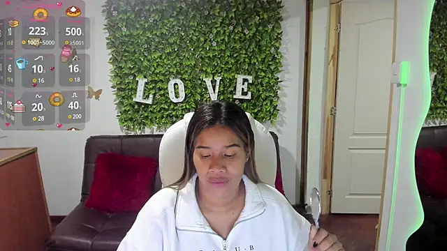 Snapshot of Enma__clark chatting on 12.21.24 Enma clark online show from 12.21.24