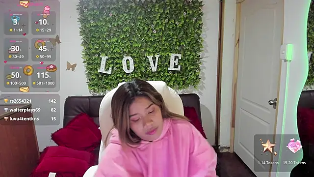 Snapshot of Enma__clark chatting on 12.21.24 Enma clark online show from 12.21.24