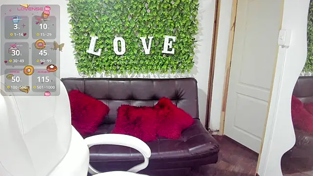 Snapshot of Enma__clark chatting on 02.04.25 Enma clark online show from 02.04.25