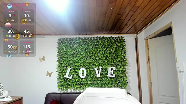 Snapshot of Enma__clark chatting on 02.04.25 Enma clark online show from 02.04.25