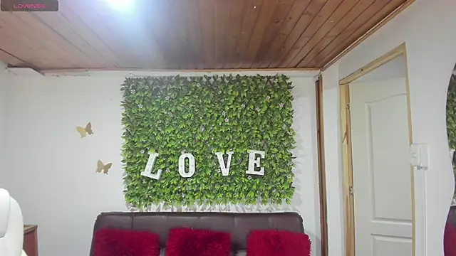 Snapshot of Enma__clark chatting on 02.05.25 Enma clark online show from 02.05.25