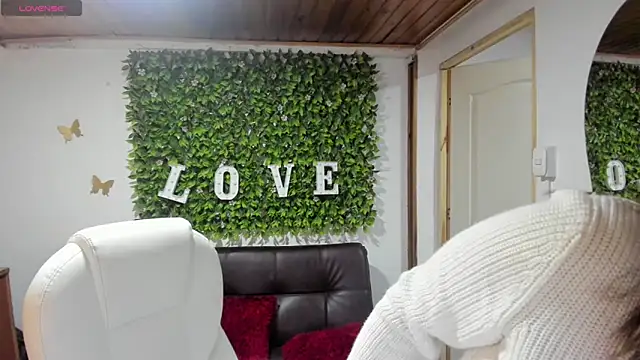 Snapshot of Enma__clark chatting on 02.26.25 Enma clark online show from 02.26.25