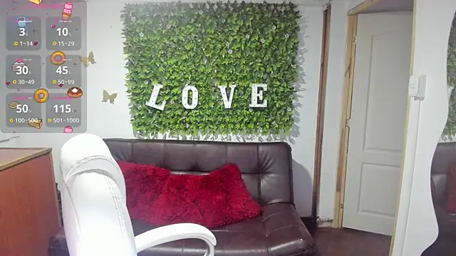 Snapshot of Enma__clark chatting on 03.06.25 Enma clark online show from 03.06.25