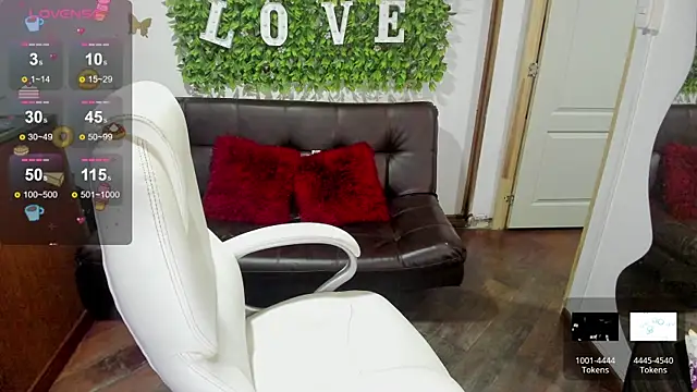 Snapshot of Enma__clark chatting on 03.11.25 Enma clark online show from 03.11.25