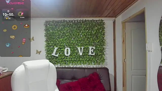 Snapshot of Enma__clark chatting on 03.17.25 Enma clark online show from 03.17.25