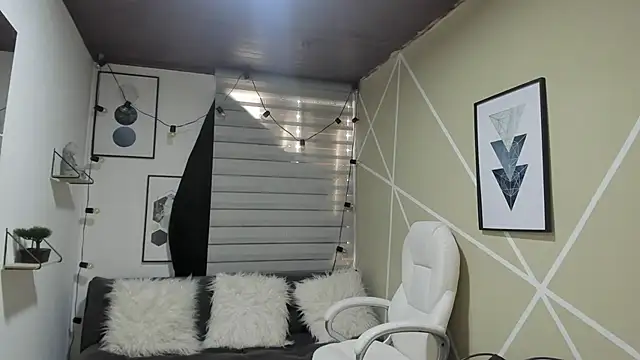 Snapshot of Enma__clark chatting on 09.24.25 Enma clark online show from 09.24.25