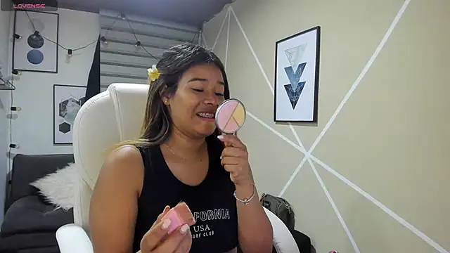 Snapshot of Enma__clark chatting on 10.03.25 Enma clark online show from 10.03.25