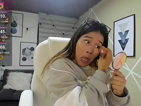 Snapshot of Enma__clark chatting on 10.22.25 Enma clark online show from 10.22.25