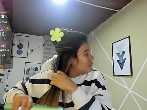 Snapshot of Enma__clark chatting on 10.27.25 Enma clark online show from 10.27.25