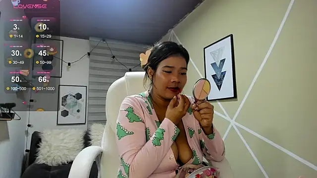 Snapshot of Enma__clark chatting on 10.31.25 Enma clark online show from 10.31.25