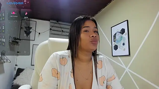 Snapshot of Enma__clark chatting on 07.17.26 Enma clark online show from 07.17.26