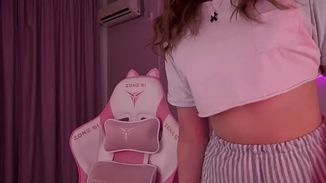 Snapshot of DianaVert chatting on 01.26.25 DianaVert online show from 01.26.25