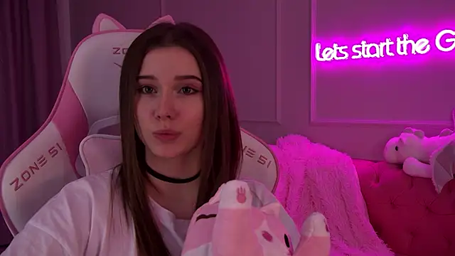 Snapshot of DianaVert chatting on 02.19.25 DianaVert online show from 02.19.25