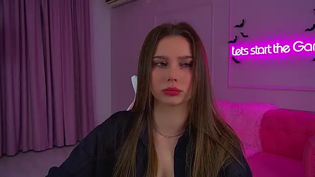 Snapshot of DianaVert chatting on 10.24.25 DianaVert online show from 10.24.25