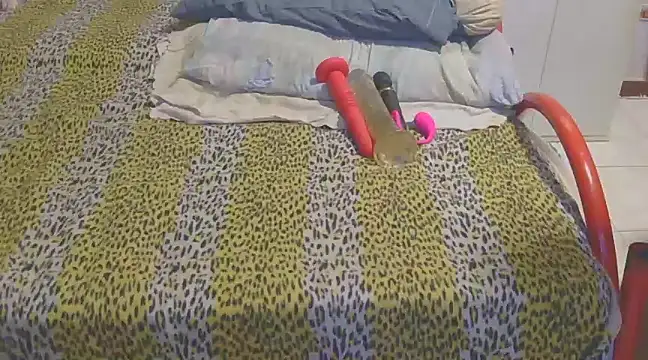 Snapshot of couplemilf2 chatting on 12.01.24 couplemilf2 online show from 12.01.24