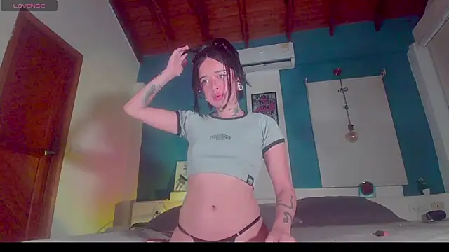 ariana-white- online show from 10.29.25