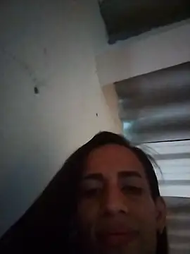 Snapshot of AlexaWarner chatting on 11.05.25 AlexaWarner online show from 11.05.25