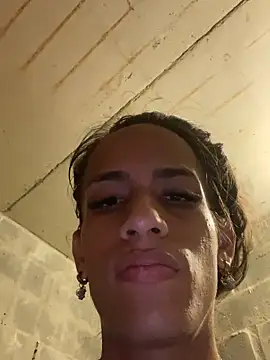 Snapshot of AlexaWarner chatting on 05.17.26 AlexaWarner online show from 05.17.26